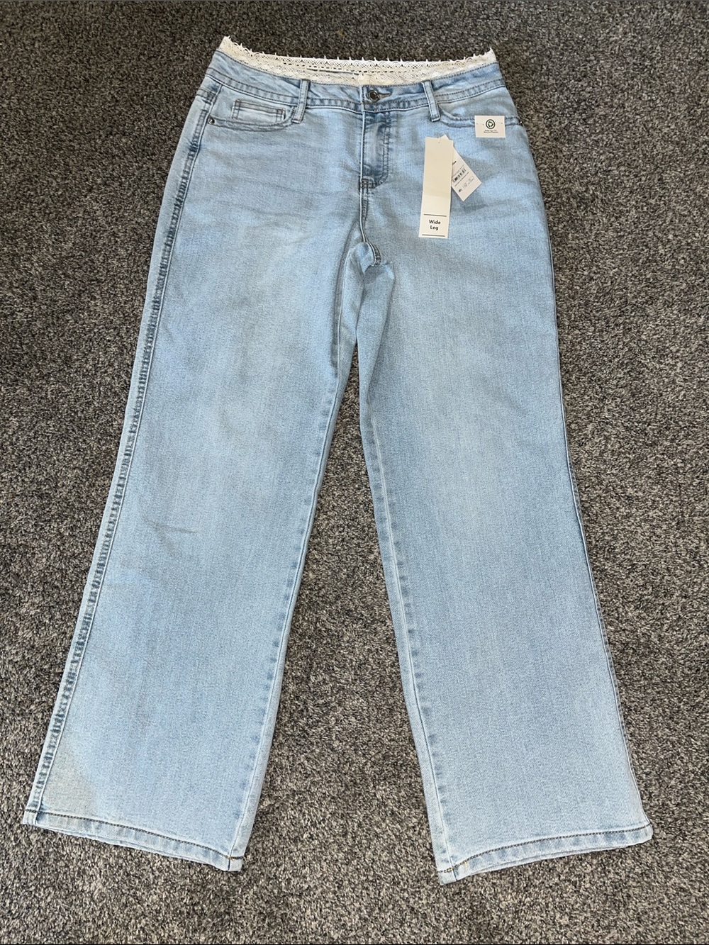 Baggy wide leg light wash Jeans with lace trim women’s size 6